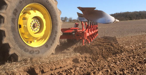 reversible mounted plough  on-land soil preparation